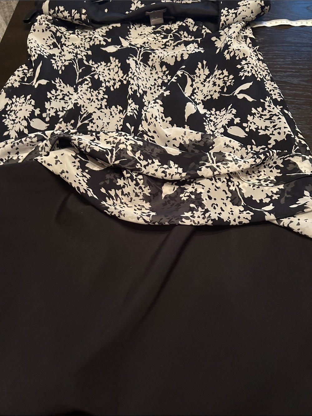 Ann Taylor Black & White Floral V-Neck Midi Dress Size 16 - Picture 5 of 8
